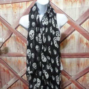 happy skulls long light weight black & white scarf~EUC~detailed skulls